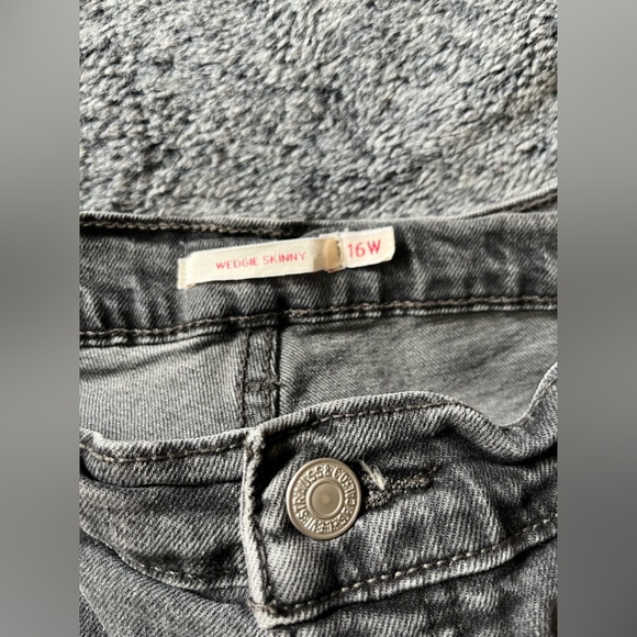 Levi's Women's Black Straight Jeans - Picture 2 of 7